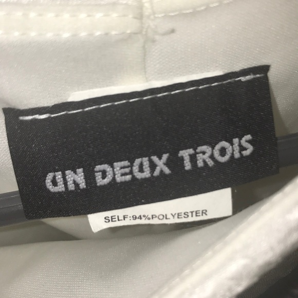 white dress with slight zig zag pattern - Picture 4 of 5